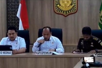 Kapuspenkum Kejaksaan Agung, Anang Supriatna (tengah). Foto: Yudha Krastawan/ipol.id