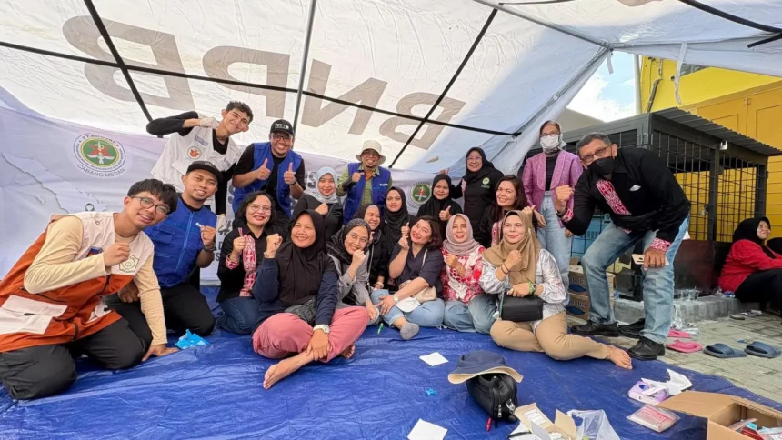 Kementerian Pendidikan Tinggi, Sains, dan Teknologi (Kemdiktisaintek) bersama jaringan perguruan tinggi nasional melakukan langkah terstruktur dalam mendukung penanganan bencana yang terjadi di Sumatra. Mobilisasi sumber daya keilmuan dan tenaga profesional dikerahkan untuk mendukung pemerintah daerah serta instansi terkait dalam percepatan respons dan pemulihan awal, Selasa (9/12). Foto: Dok Humas