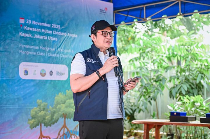 EVP Telkom Regional II Edie Kurniawan saat memberikan sambutan pada acara “Earth Mission - Mangrove Chapter” yang dilaksanakan di Kawasan Hutan Lindung Angke Kapuk, Jakarta Utara pada beberapa waktu yang lalu. Foto: Telkom Indonesia