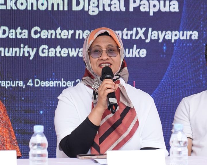 Direktur Utama Telkom Dian Siswarini saat acara Press Conference peresmian fasilitas edge data center neuCentrIX Telkom ke-28 yang berlokasi di Jayapura, Papua pada Kamis (4/12). Foto: Telkom Indonesia