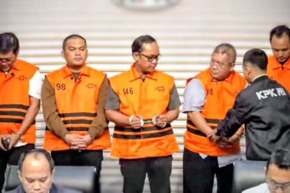 KPK menetapkan dan menahan lima tersangka dugaan suap di lingkungan Pemkab Lampung Tengah, Kamis (11/12/2025). Foto: Live streaming YouTube KPK