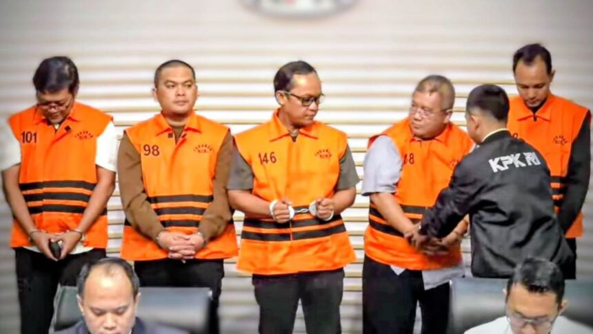 KPK menetapkan dan menahan lima tersangka dugaan suap di lingkungan Pemkab Lampung Tengah, Kamis (11/12/2025). Foto: Live streaming YouTube KPK