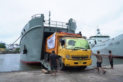Kapal ADRI XLIX yang dikirim ke wilayah bencana Sumatera. Foto: Dispenad