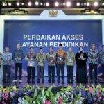 Kota Semarang raih penghargaan dari Kementerian Dalam Negeri kategori Perbaikan Akses Layanan Pendidikan. Foto: Ist