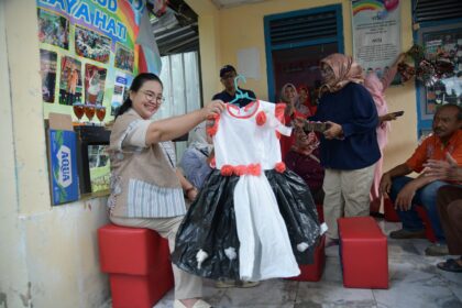 Pemkot Semarang menampilkan sejumlah program pengelolaan sampah dan pengurangan plastik untuk menekan potensi mikroplastik di lingkungan perkotaan.
