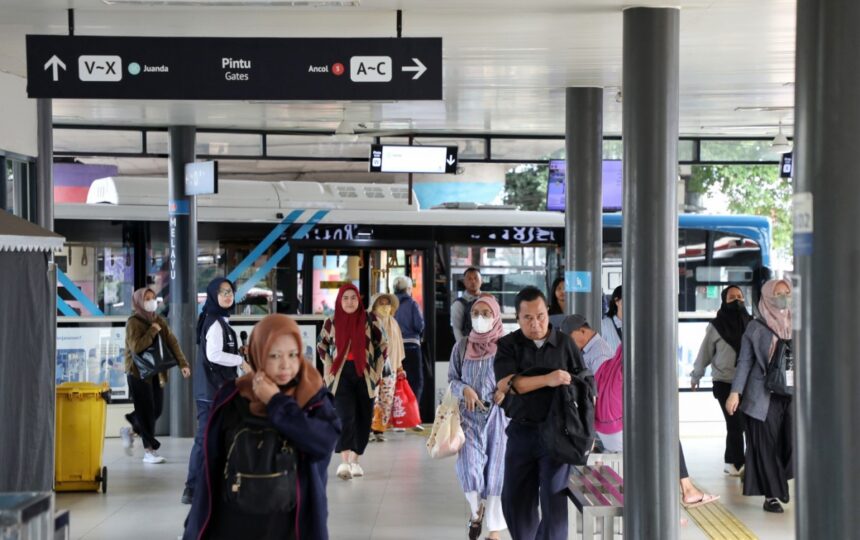 Penumpang TransJakarta. Foto: Ist