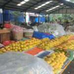 Pedagang Pasar Kramat Jati menempati TPS pasca kebakaran.