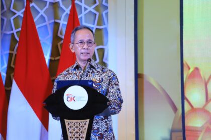 Ketua Dewan Komisioner OJK Mahendra Siregar