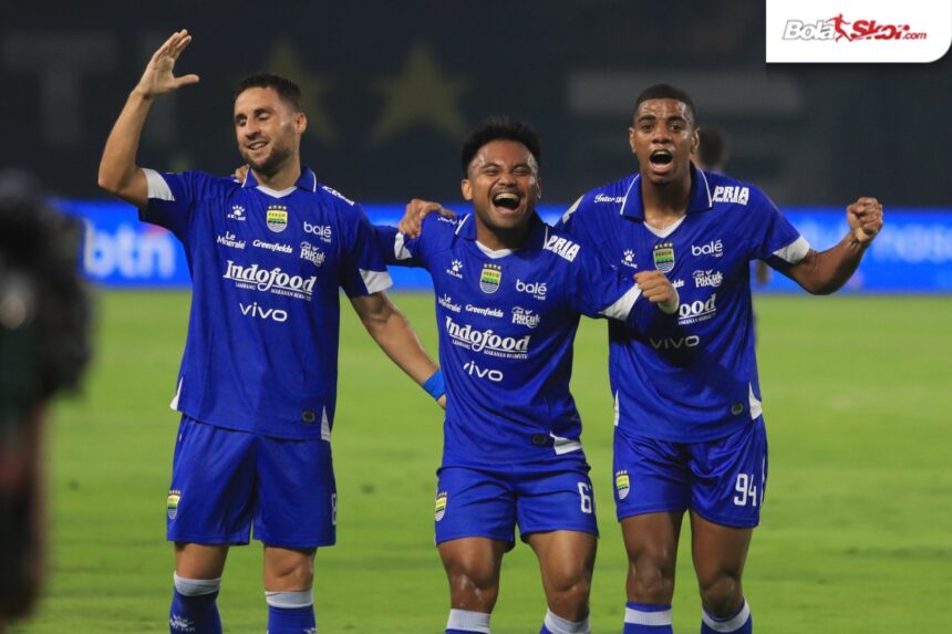Para pemain Persib Bandung merayakan gol. (Ist)