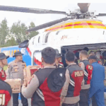 Polri melakukan airdrop untuk menjangkau daerah terisolir di Aceh, Sumut, dan Sumbar.