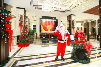 Kemeriahan perayaan Natal dan tahun baru di The Grand Mansion Menteng. (Alidrian Fahwi/ipol.id).