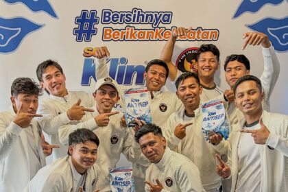 Tim Kabaddi Indonesia Peraih Medali di Sea Games Thailand 2025 berfoto bersama di SoKlin Corner. (dok. SoKlin).