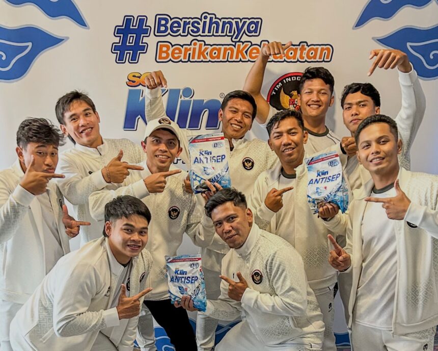 Tim Kabaddi Indonesia Peraih Medali di Sea Games Thailand 2025 berfoto bersama di SoKlin Corner. (dok. SoKlin).