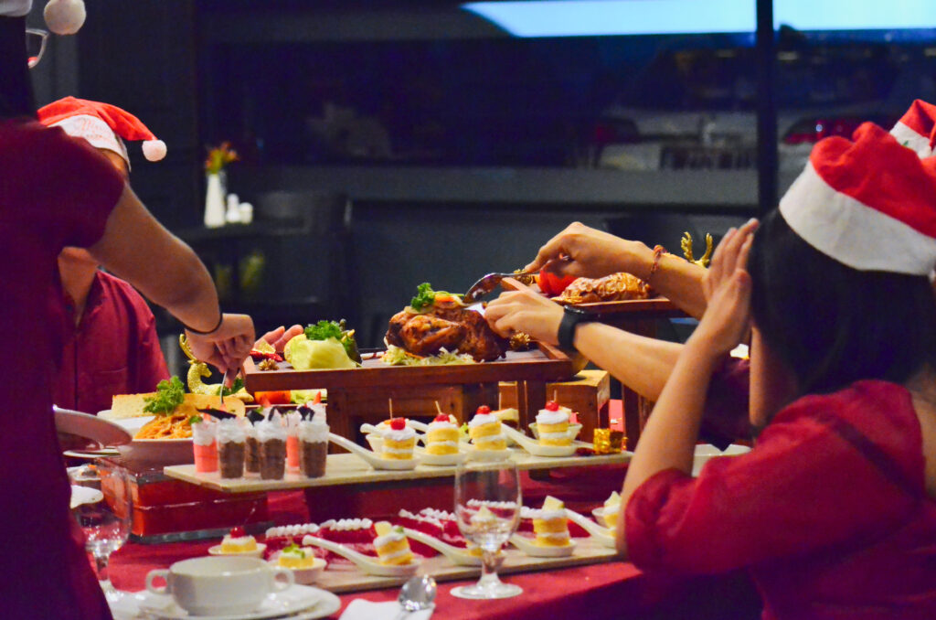 Swiss-Belinn Cawang menyambut musim liburan dengan rangkaian promo akhir tahun yang meriah, dirancang untuk menghadirkan momen tak terlupakan bagi keluarga, pasangan, maupun para pelancong. (dok. Swiss-Belinn Cawang)