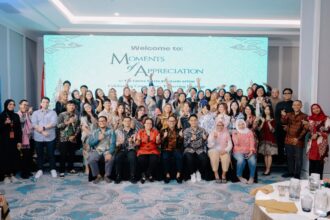 Seluruh tamu undangan bersama jajaran Manajemen dan Sales Maketing TeamThe Grove Suites by Grand Aston. (istimewa).
