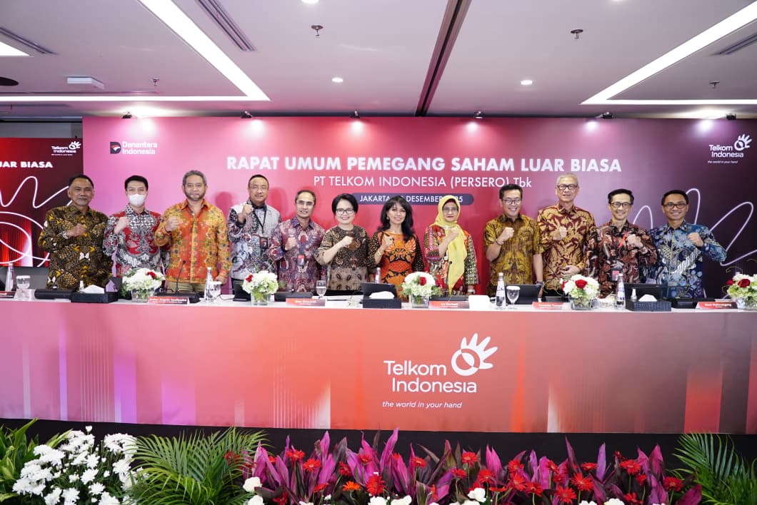 Jajaran Board of Commissioners (BOC) dan Board of Directors (BOD) TelkomGroup seusai agenda Rapat Umum Pemegang Saham Luar Biasa (RUPSLB), pada Jumat (12/12). Foto: Telkom Indonesia 