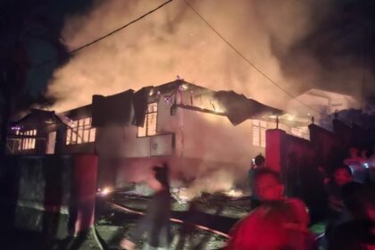 Kebakaran di Panti Werda Damai, Kelurahan Ranomuut, Kecamatan Paal Dua, Manado, Minggu (28/12/2025) Foto: Humas Polda Sulut