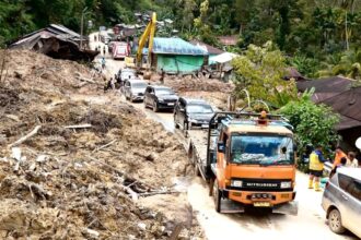 BNPB merilis pembaruan data bencana banjir dan longsor di Sumatera per 2 Desember 2025, mencatat 604 korban meninggal, 464 hilang, dan 2.600 luka-luka, dengan lebih dari 2,1 juta warga terdampak serta 589 ribu di antaranya mengungsi. Foto: Dok/BNPB
