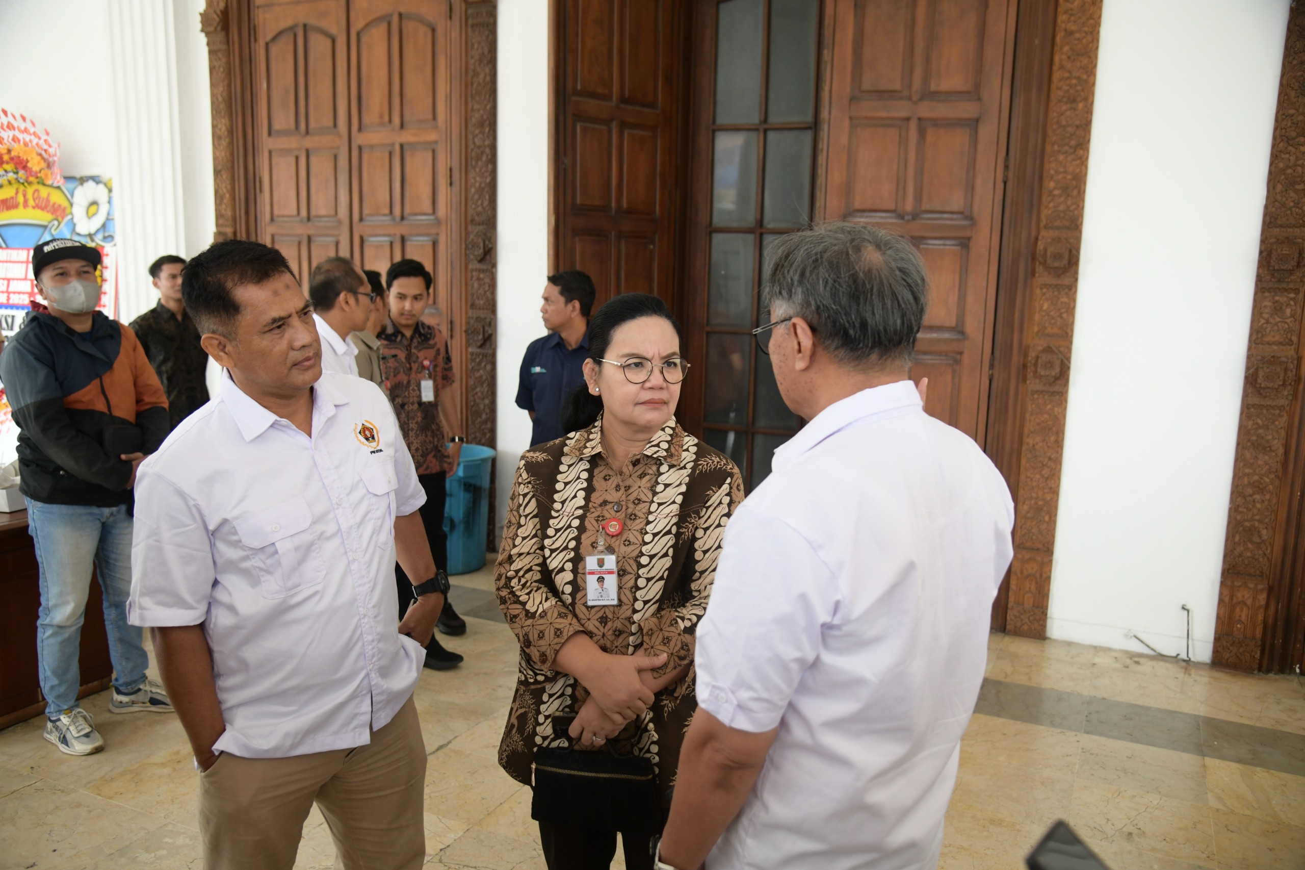 wali kota Agustina Wilujeng saat menghadiri pelantikan ketua dan pengurus Persatuan Wartawan Indonesia (PWI) Jawa Tengah di Wisma Perdamaian, Semarang pada Selasa (2/12