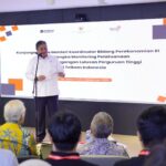 Menteri Koordinator Bidang Perekonomian RI (Menko Perekonomian) Airlangga Hartarto saat memberikan keynote speech pada acara monitoring pelaksanaan program pemagangan lulusan perguruan tinggi di lingkungan TelkomGroup yang berlokasi di Telkom Landmark Tower (TLT) Jakarta, pada Selasa (2/12). Foto: Telkom Indonesia