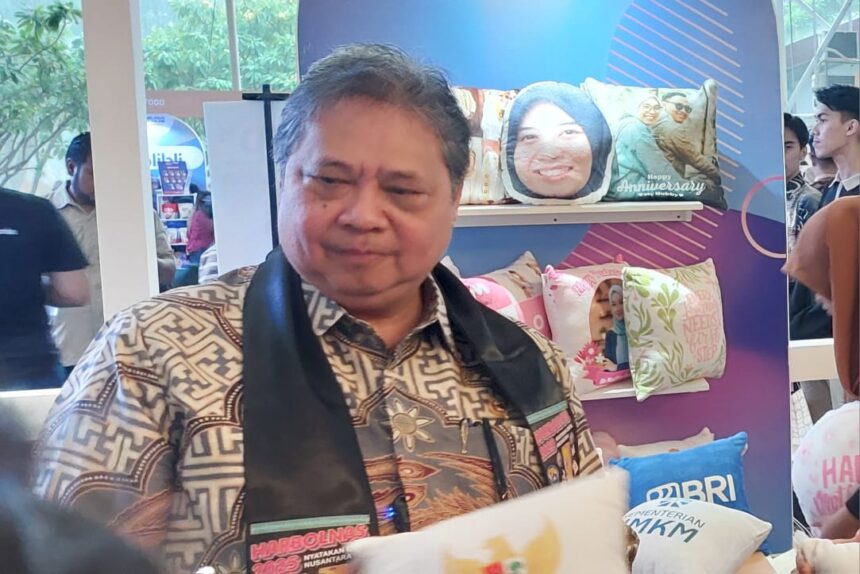 Menteri Koordinator Bidang Perekonomian Airlangga Hartarto memastikan pemerintah menyiapkan program perbaikan infrastruktur bagi wilayah terdampak banjir bandang dan tanah longsor di Aceh, Sumatera Utara, dan Sumatera Barat. Foto: Ipol.id / Vinolla Romadhona