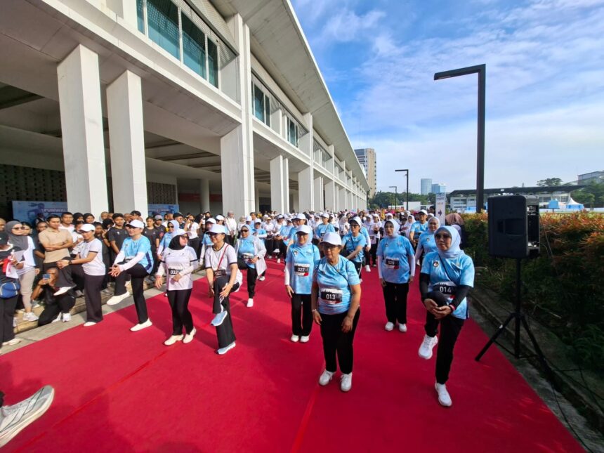 Rangkaian Indonesia Sport Summit (ISS) 2025 resmi dimulai dengan penuh semangat melalui gelaran Fun Walk dan Senam Nusantara Seruni, Sabtu (6/12/2025), di Indonesia Arena, Kompleks Gelora Bung Karno (GBK) Senayan, Jakarta.