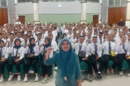 Sosialisasi program dan manfaat program Jaminan Sosial Ketenagakerjaan (Jamsostek) disampaikan oleh Farida selaku Account Representatif digelar di BBPPMPV Bisnis dan Pariwisata Sawangan, Jl Raya Parung, Ciputat, Bojongsari Baru, Kota Depok, Jawa Barat.