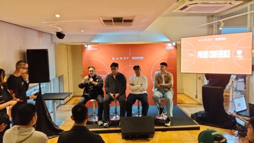 Indonesia Basketball League (IBL) resmi menggandeng brand sepatu lokal Kanky dalam kolaborasi jangka panjang untuk mendorong tumbuhnya ekosistem basket nasional sekaligus memajukan industri produk olahraga dalam negeri
