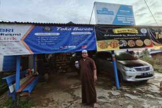 Muhammad Yusuf, mitra AgenBRILink yang beroperasi di Desa Liangbunyu, Kecamatan Sebatik Barat, Kabupaten Nunukan, Kalimantan Utara, konsisten menghadirkan layanan perbankan yang dekat, cepat, dan terjangkau bagi warga. Foto: BRI