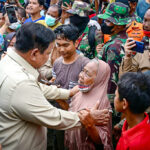Presiden Prabowo Subianto mengunjungi Kabupaten Aceh Tamiang, Provinsi Aceh, meninjau posko pengungsian di wilayah terdampak bencana, Jumat (12/12/2025). Foto: BPMI Setpres