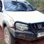 Kondisi mobil perusahaan PT SRM yang mengalami kerusakan berat setelah diduga dirusak belasan WN China di Ketapang, Kalimantan Barat. Foto: TikTok @tiktok_ketapang