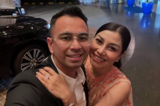 Raffi Ahmad menemani sang adik, Nisya Ahmad dan memohon doa agar adiknya segera diberikan kesembuhan. Foto: Tangkap layar IG @raffinagita1717