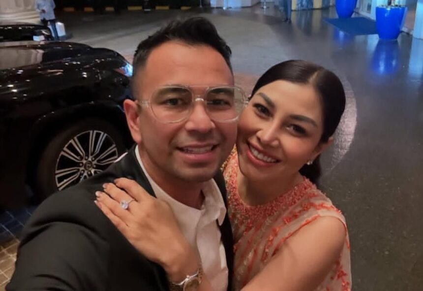 Raffi Ahmad menemani sang adik, Nisya Ahmad dan memohon doa agar adiknya segera diberikan kesembuhan. Foto: Tangkap layar IG @raffinagita1717