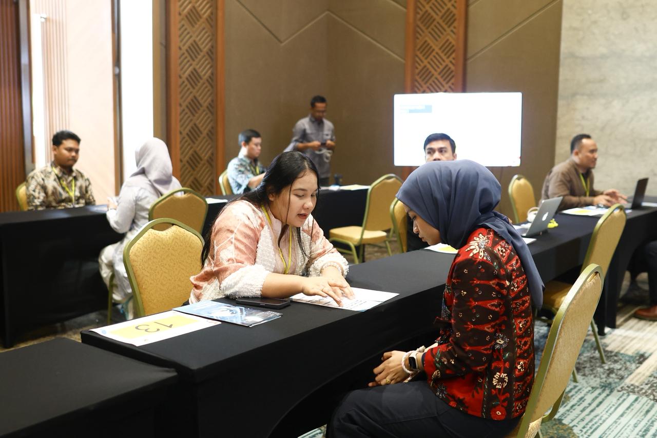 Speed Business Dating atau sesi pertemuan Penjual dan Pembeli secara 1 on 1 pada acara PaDi Business Forum & Showcase (PBFS) 2025 di The Gade Tower, Jakarta Pusat pada (10/12). Foto: Telkom Indonesia