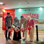 (kiri ke kanan) Managing Director GOERS Ferdinand Octavilano, Perwakilan Museum Cagar Budaya dan Museum Benteng Vredeburg Muri Kurniawati, Direktur MDI Ventures Roby Roediyanto, dan Direktur GOERS Niki Tsuraya Yaumi saat prosesi gunting pita pada acara Opening Ceremony peresmian program “Heritage for the Next Generation”, di Museum Benteng Vredeburg, Yogyakarta pada Senin (15/12). Foto: Telkom Indonesia