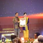 Otoritas Jasa Keuangan (OJK) terpilih menjadi Badan Publik Terbaik Nasional dalam Anugerah Keterbukaan Informasi Publik Tahun 2025 dan memperoleh penghargaan Arkaya Wiwarta Prajanugraha.