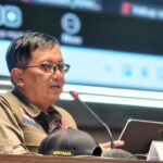 Sekretaris Utama BNPB, Rustian, memimpin Rapat Percepatan Rehabilitasi dan Rekonstruksi pasca banjir bandang dan tanah longsor di Sumatera Barat, di Aula Kantor Gubernur Sumatera Barat, Selasa (16/12/2025). Foto: Ist
