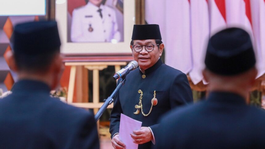 Gubernur DKI Jakarta, Pramono Anung saat melantik Walikota Jakarta Barat.(foto istimewa)