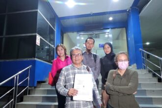 Seorang perempuan berinisial HN menempuh jalur hukum setelah tertimpa pecahan kaca gedung. Insiden itu terjadi di Gedung TCC Batavia Tower, Jakarta Pusat. Peristiwa tersebut berlangsung pada 30 Juni 2025 siang hari.