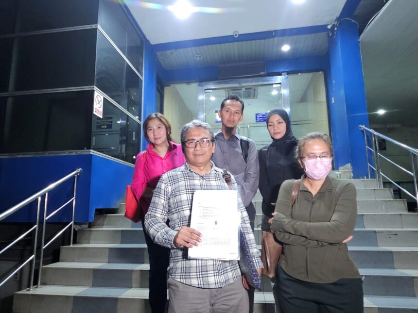Seorang perempuan berinisial HN menempuh jalur hukum setelah tertimpa pecahan kaca gedung. Insiden itu terjadi di Gedung TCC Batavia Tower, Jakarta Pusat. Peristiwa tersebut berlangsung pada 30 Juni 2025 siang hari.
