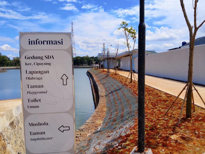 Suasana asri Waduk Giri Kencana di Jalan Giri Kencana, RW 03 dan RW 06, Kelurahan Cilangkap, Kecamatan Cipayung, Jakarta Timur, telah rampung direvitalisasi, Kamis (18/12/2025). Foto: Ist