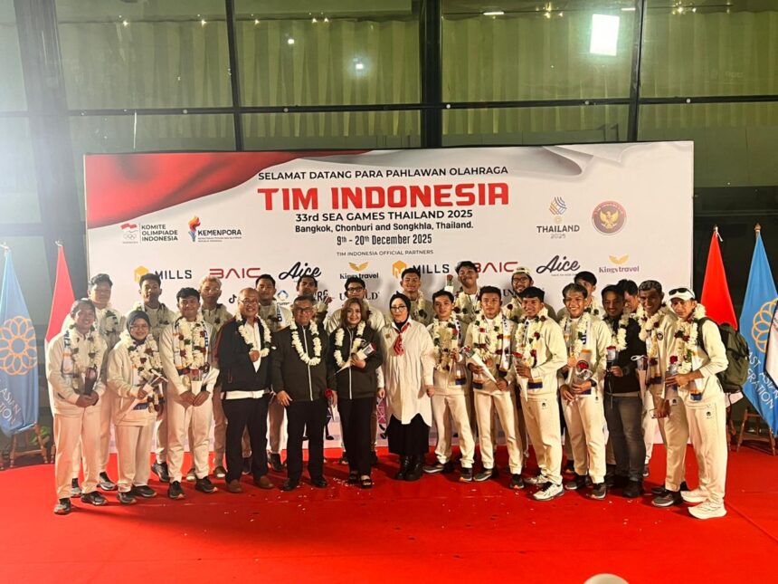 Gebyar penyambutan tim bola tangan Indonesia cukup meriah di Terminal 3 Bandara Soekarno - Hatta, Banten, Kamis (18/12/2025).