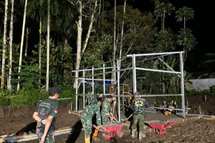 Pembangunan Hunian Sementara (Huntara) di wilayah Palembayan, Kabupaten Agam, bagi masyarakat terdampak bencana di wilayah Palembayan, Kabupaten Agam. Foto: Dispenad