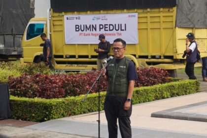 Pelepasan relawan di Bandara Internasional Kualanamu, Medan, dan dipimpin oleh Kepala Badan Pengatur BUMN sekaligus COO Danantara Indonesia, Dony Oskaria, serta dihadiri perwakilan manajemen BUMN, termasuk jajaran BNI. Foto: Dok BNI