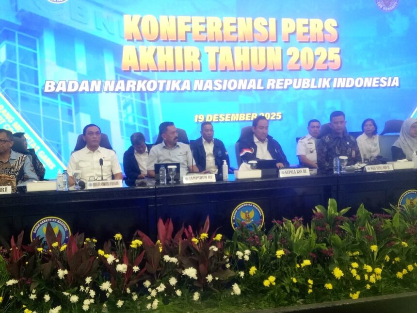 Kepala BNN RI, Komjen Pol Suyudi Ario Seto dan jajaran dalam konferensi pers Akhir Tahun 2025, di kantor BNN RI, Jakarta, Jumat (19/12/2025) siang. Foto: Joesvicar Iqbal/ipol.id
