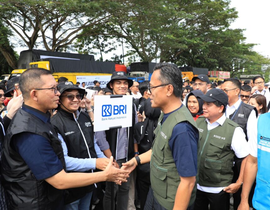 Danantara Indonesia bersama Badan Pengaturan Badan Usaha Milik Negara (BP BUMN) mengerahkan 1.066 relawan serta dukungan 109 armada truk pembawa bantuan kemanusiaan untuk mendukung penanganan tanggap darurat dan pemulihan bencana di sejumlah wilayah terdampak, dengan Aceh sebagai salah satu prioritas penyaluran awal. Foto: Dok BRI