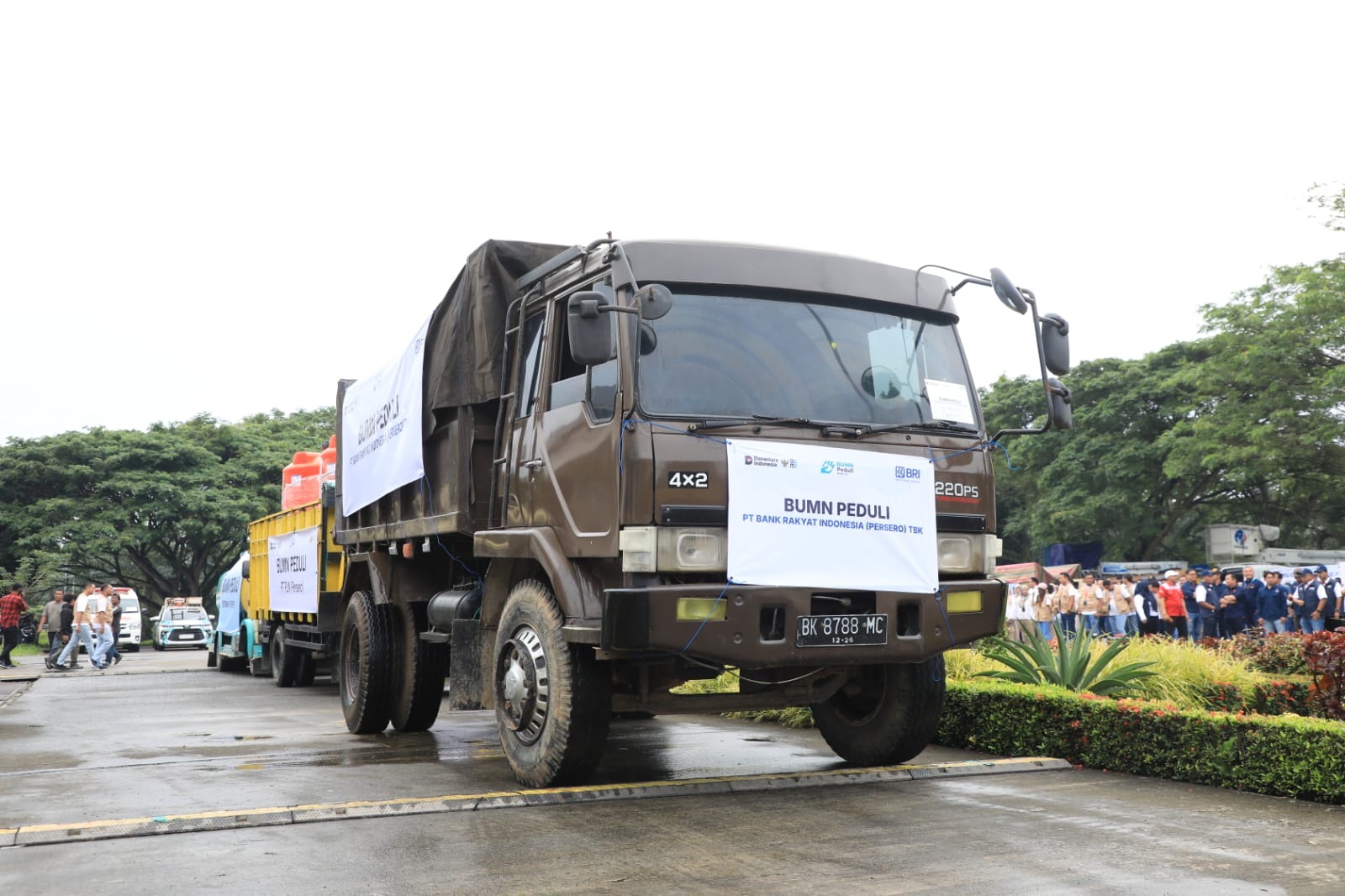 Danantara Indonesia bersama Badan Pengaturan Badan Usaha Milik Negara (BP BUMN) mengerahkan 1.066 relawan serta dukungan 109 armada truk pembawa bantuan kemanusiaan untuk mendukung penanganan tanggap darurat dan pemulihan bencana di sejumlah wilayah terdampak, dengan Aceh sebagai salah satu prioritas penyaluran awal. Foto: Dok BRI