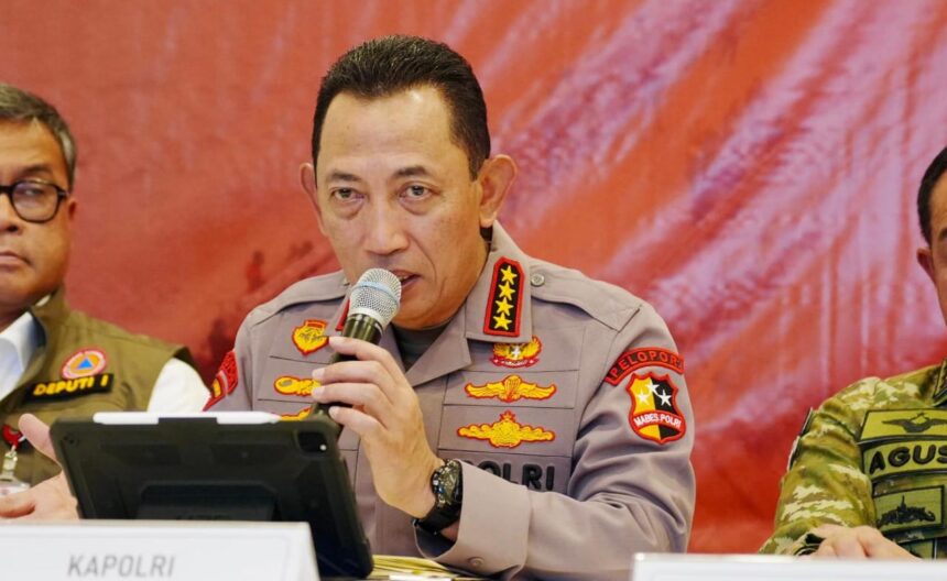 Kapolri Jenderal Pol Listyo Sigit Prabowo dalam konferensi pers update penanganan dan penanggulangan bencana banjir bandang di Aceh, Sumatra Utara, dan Sumatra Barat, Jumat (19/12/2025). Foto: Ist