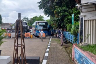 Suasana Terminal Kampung Rambutan, Jakarta Timur, saat menghadapi libur Natal dan tahun baru 2026. Foto: Joesvicar Iqbal/ipol.id
