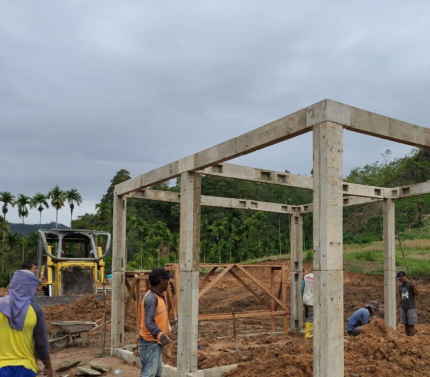 Rumah contoh hunian sementara (huntara) di Desa Sibalanga, Kecamatan Adian Koting, Kabupaten Tapanuli Utara, menjadi acuan pembangunan hunian aman, layak, dan tangguh bencana bagi masyarakat terdampak, sekaligus menghadirkan harapan baru dalam proses pemulihan pasca bencana, Sabtu (20/12/2025). Foto: BNPB
